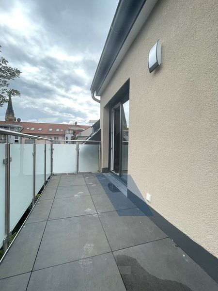 Große, lichtdurchflutete 138,55 qm Maisonette-Wohnung mit Balkon und Dachterrasse